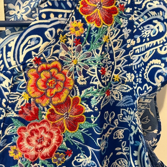 Savanna Jane Blue Embroidered Blouse size large NWT - Picture 7 of 16